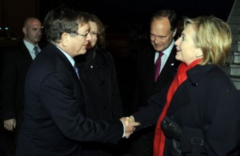 Barukh Binah meets US Sec of State Hillary Clinton 370 (photo credit: US State Dept. / Matty Stern)