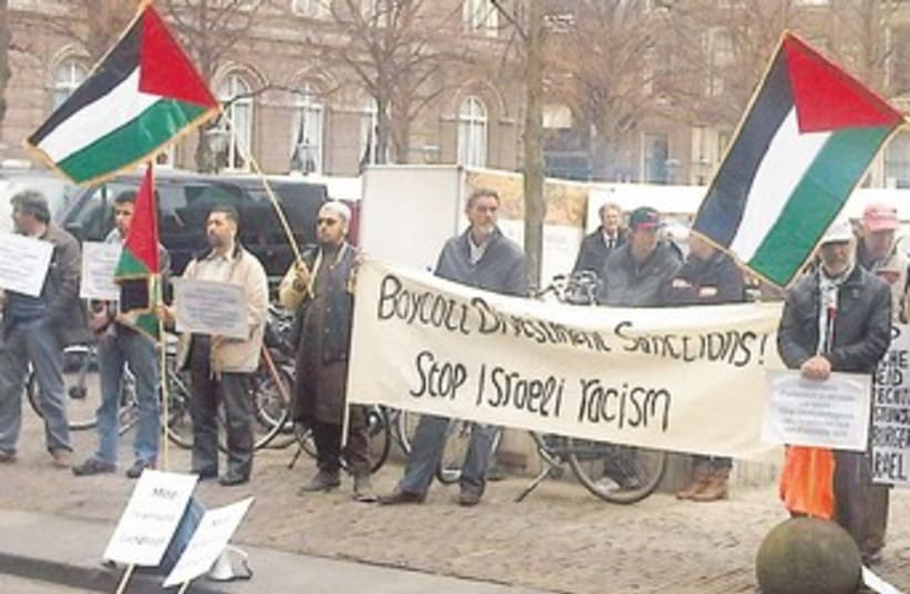 Dutch anti-Israel protest 370 (photo credit: Naomi Mestrum)