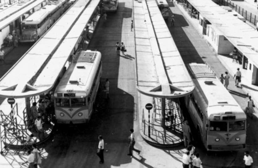 Tel Aviv's old central bus station 521 (photo credit: Egged History Archive)
