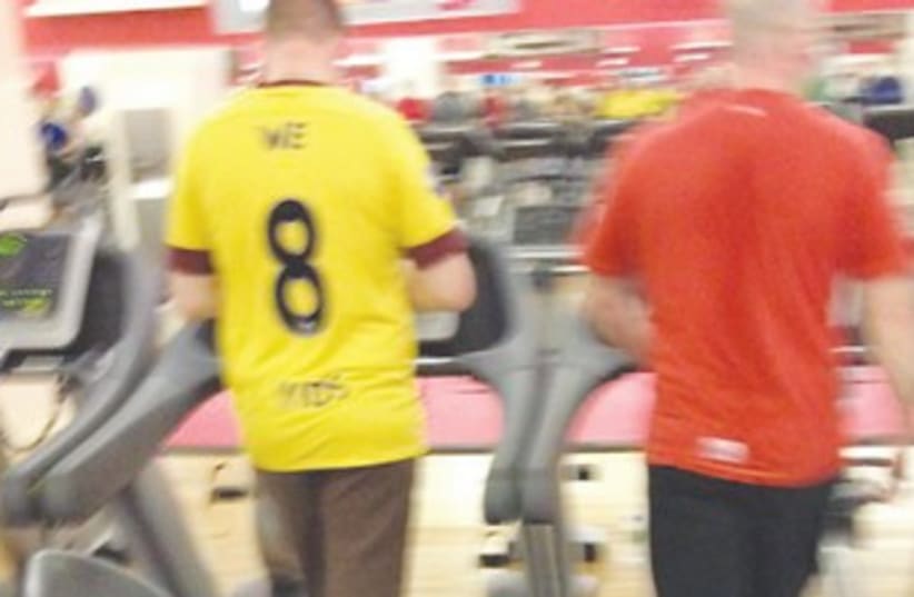 'We 8 Yids' Arsenal football jersey 370 (photo credit: Anonymous)