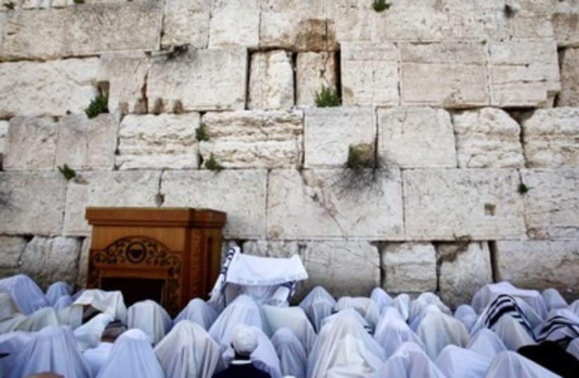 Worshipers at the Western Wall for a priestly blessing (photo credit: Marc Israel Sellem)