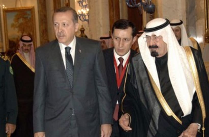 Turkish PM Erdogan, Saudi King Abdullah 370 (R) (photo credit: Reuters/Handout)