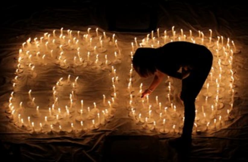 Candles to celebrate Earth Hour 370 (photo credit: REUTERS/Jaime Saldarriaga)