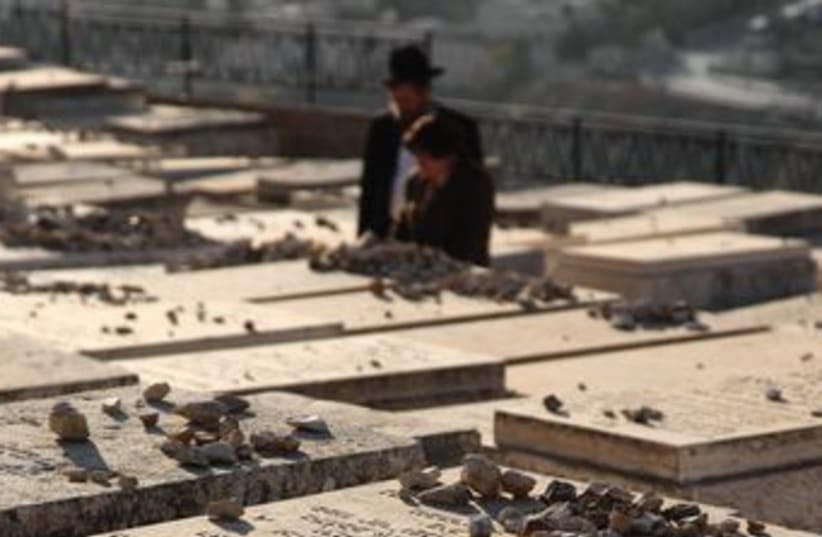 Mount of Olives Cemetery 370 (photo credit: Marc Israel Sellem/The Jerusalem Post)
