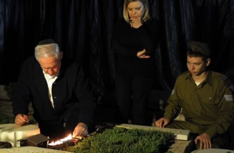 Netanyahu at brothers grave 370 (photo credit: GPO)