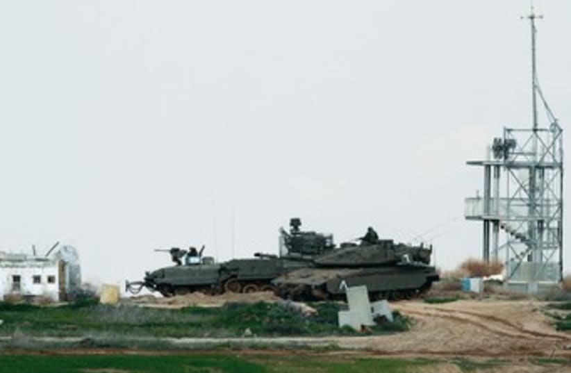 Tanks 370 (photo credit: REUTERS)