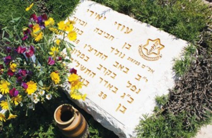 Col. Uzi Yairi’s grave at Tel Aviv cemetery  370 (photo credit: Ben Hartman)