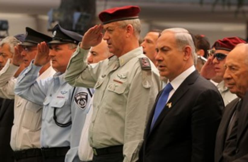 PM Netanyahu and IDF Chief of Staff Gantz at Mt. Herzl 370 (photo credit: Marc Israel Sellem/The Jerusalem Post)