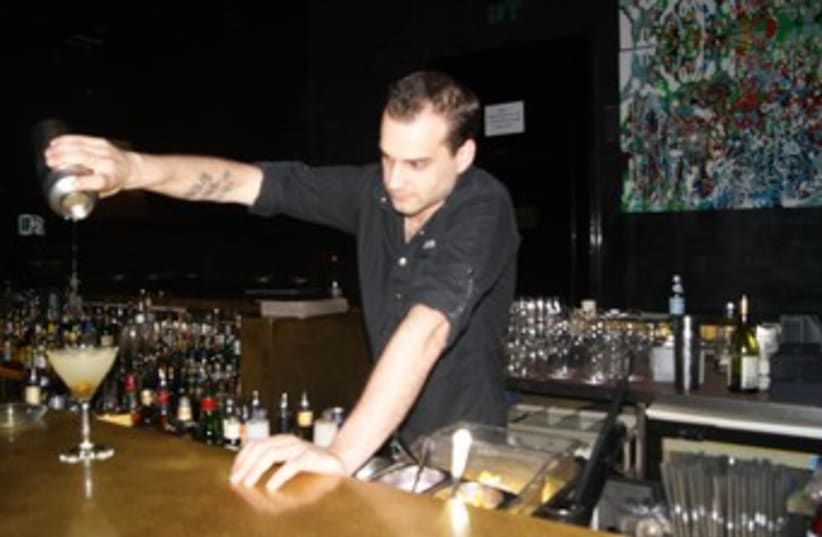 Bartender Jonathan Clark 370 (photo credit: Yoni Cohen)