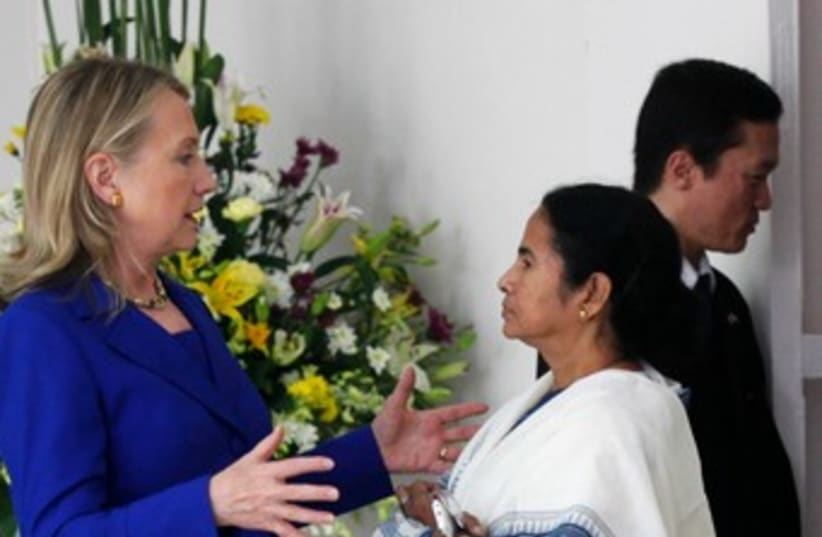 Hillary Clinton with India's Mamata Banerjee 370 (photo credit: REUTERS/Rupak De Chowdhuri)
