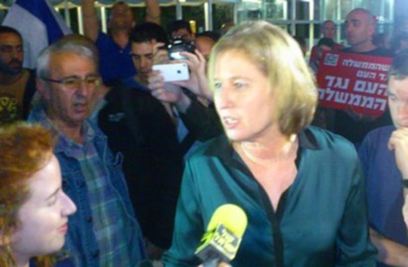 Tzipi Livni at anti-unity government protest 370 (photo credit: Ben Hartman)