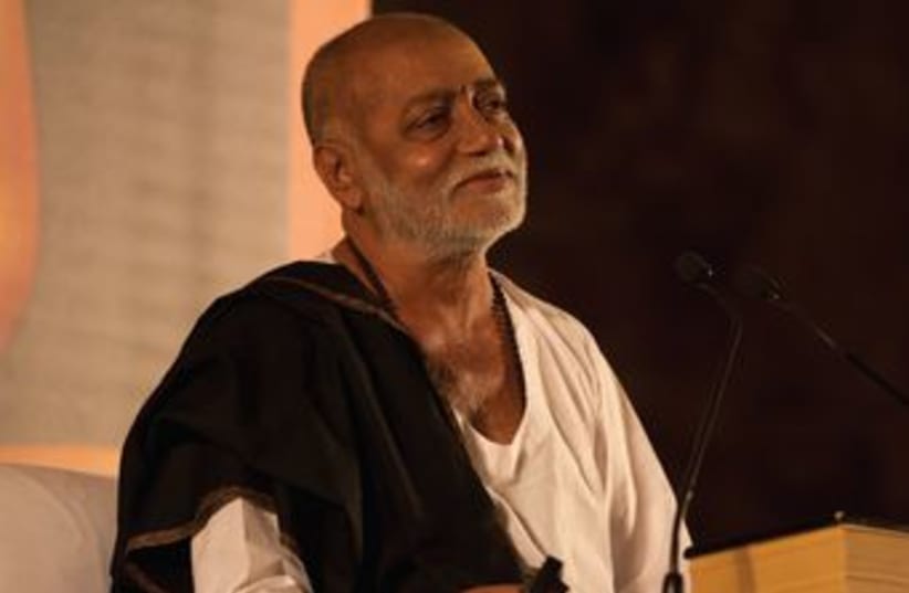 Indian Hindu preacher Morari Bapu in J'lem 370 (photo credit: Harishyam Chandegra)