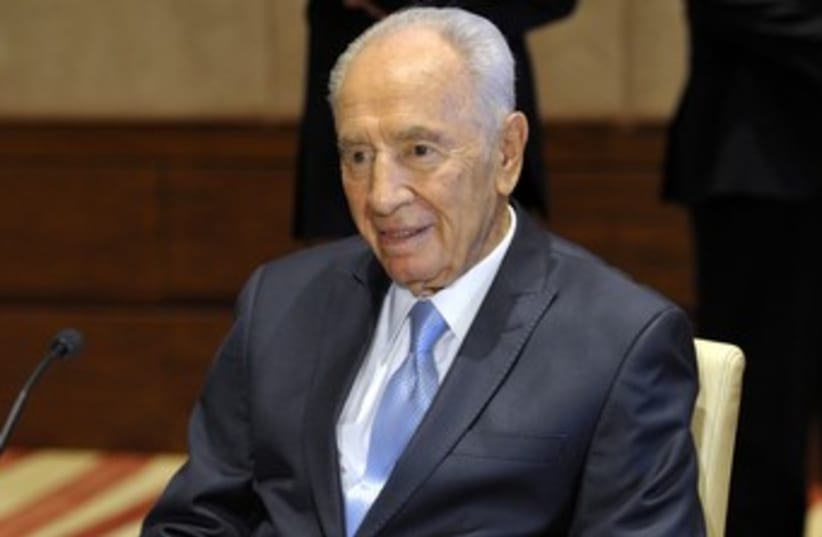 President Shimon Peres during a meeting in Toronto 370 (photo credit: REUTERS)