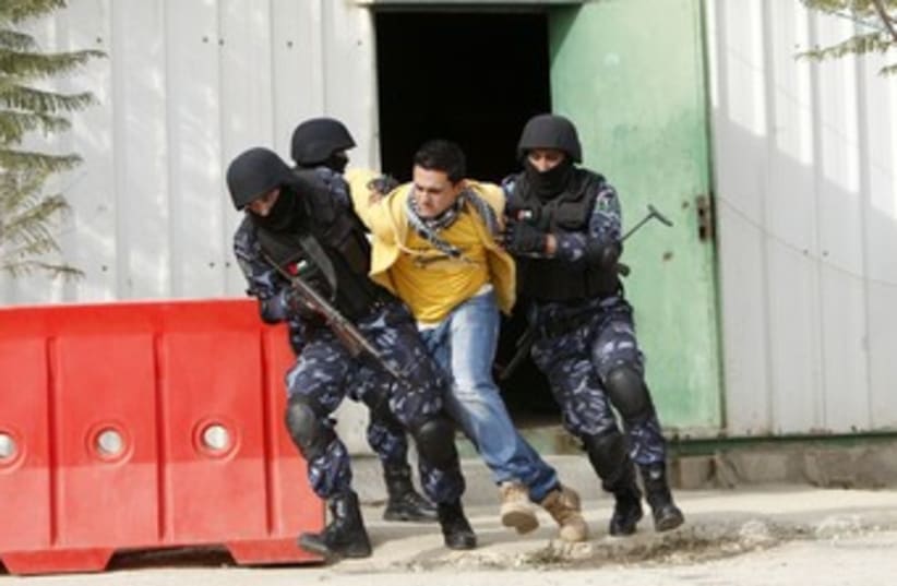PA police in training demonstration in Ramallah 370 (R) (photo credit: Mohamad Torokman / Reuters)