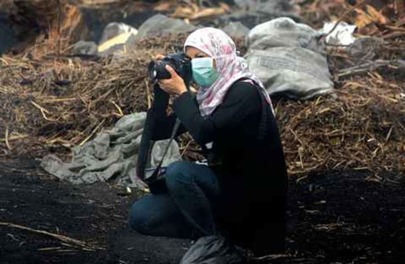 Gaza woman photographer 521 (photo credit: Jennifer S. Max)