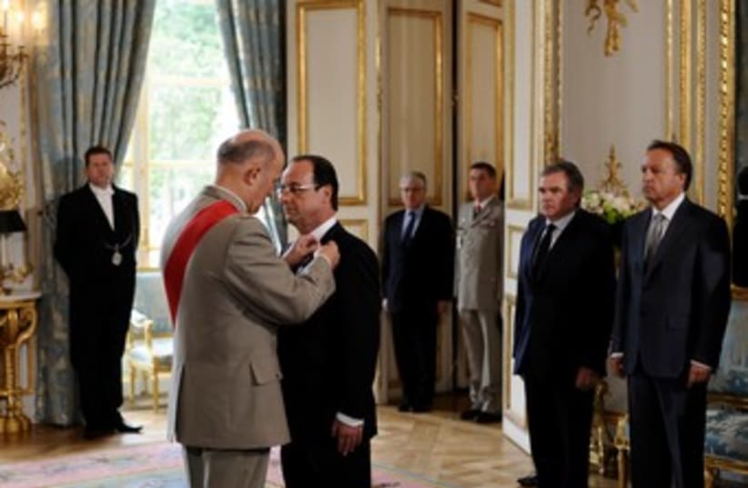 Hollande sworn in as French president 370 (photo credit: REUTERS)