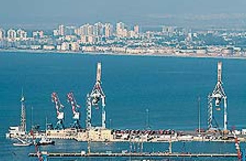 Haifa port 88 224 (photo credit: Ariel Jerozolimski)