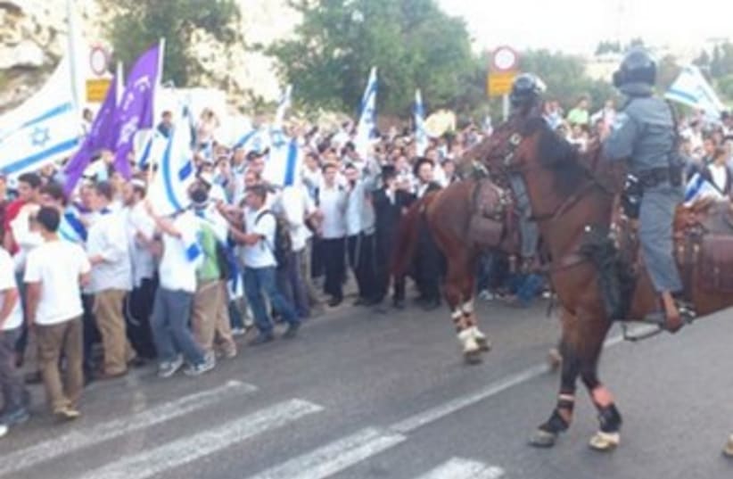 Horses, marchers on Jerusalem Day_370  (photo credit: Melanie Lidman )
