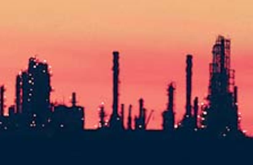 oil refinery 88 224 (photo credit: )