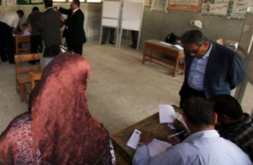 Egyptian voting 370 (photo credit: REUTERS)