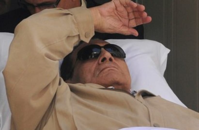 Former Egyptian president Mubarak in court 370 (photo credit: REUTERS/Stringer)