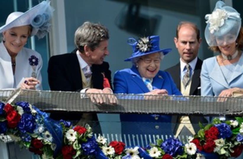 Queen Elizabeth at the races 370 (photo credit: REUTERS)
