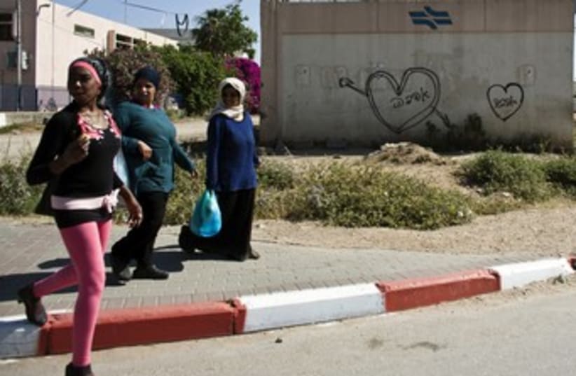 Women walking in the mixed Arab-Jewish city Lod 370 (photo credit: REUTERS)