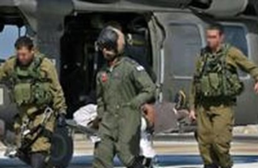 Injured soldier evacuated by helicopter 370 (photo credit: Courtesy IDF Spokesman’s Office)