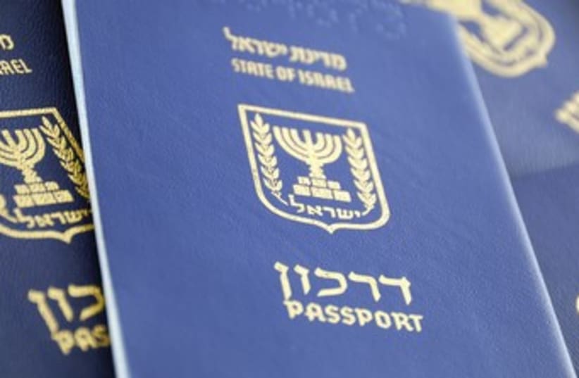 Israeli passports 370 (photo credit: Thinkstock/Imagebank)