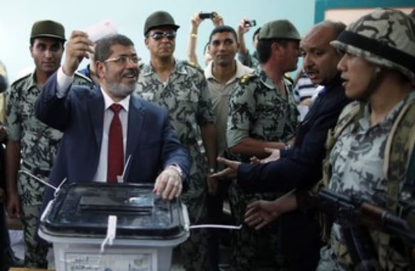 Muslim Brotherhood candidate Mohamed Mursi 370 (photo credit: REUTERS)