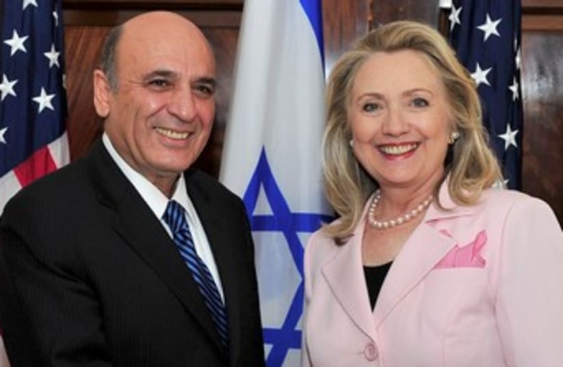 Mofaz and Clinton 370 (photo credit: Ron Sachs / CNP)