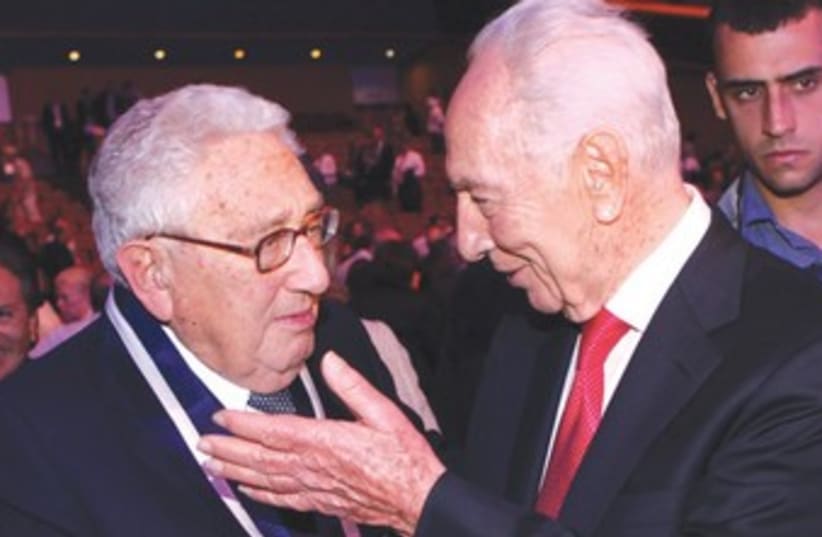 Peres, Kissinger (photo credit: Chen Galili)
