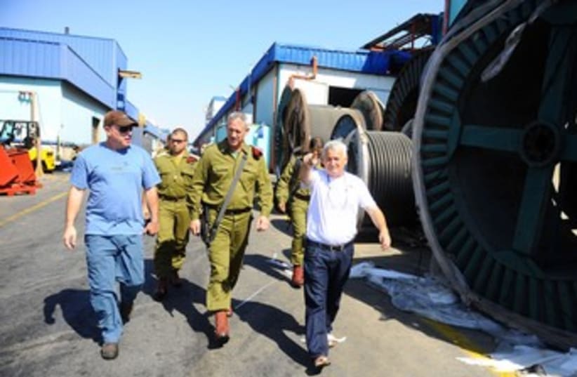 Gantz tours Sderot factory hit by Kassam rocket 370 (photo credit: IDF Spokesman's Office)