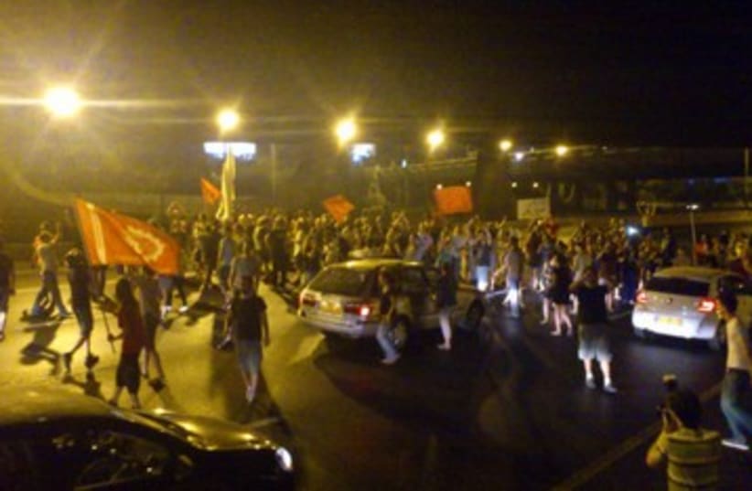 Social protesters block Ayalon 390 (photo credit: Ben Hartman)