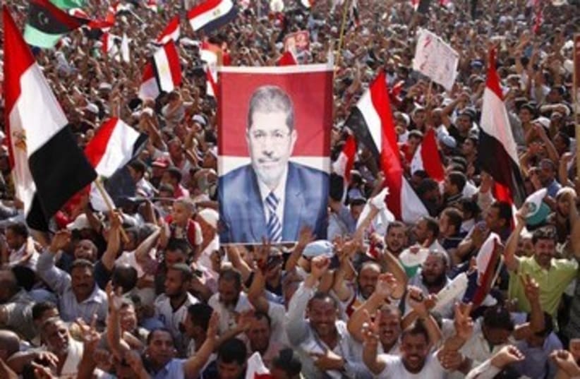Mohamed Morsy supporters in Tahrir 390 (photo credit: Ahmed Jadallah / Reuters)