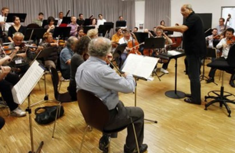 Paternostro conducts the Israel Chamber Orchestra (photo credit: Michael Dalder / Reuters)