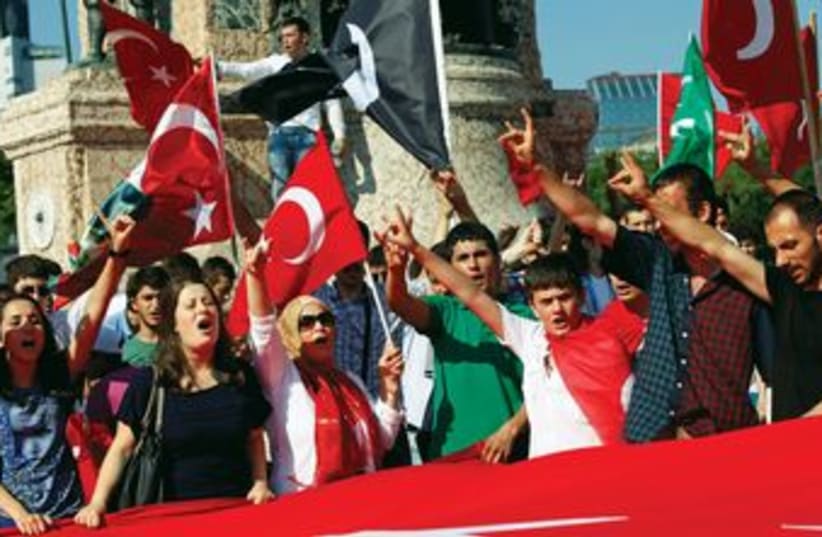 Turkish nationalists wave flags in Istanbul 370 (R) (photo credit: REUTERS)