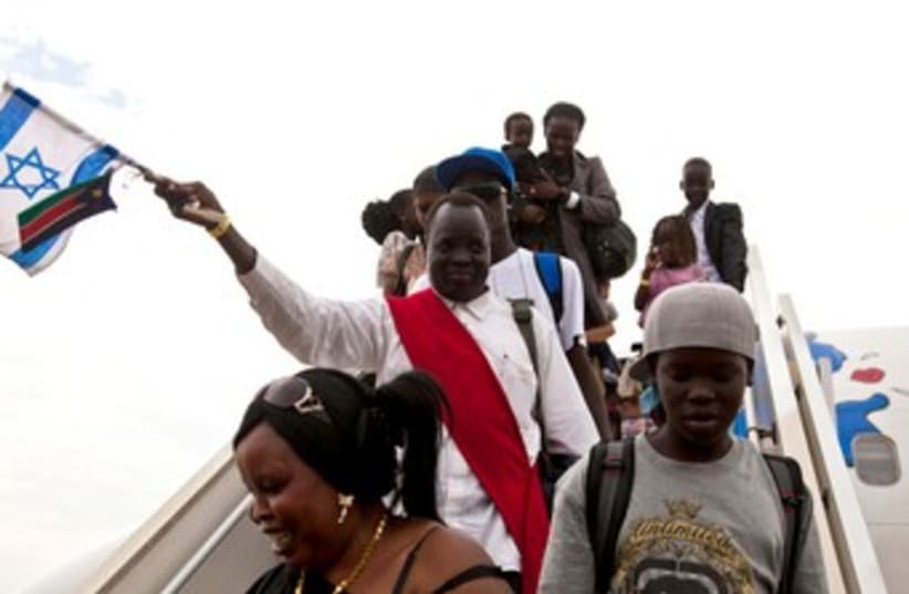 South Sudanese disembark in Juba after TA flight 370 (photo credit: REUTERS/Adriane Ohanesian)