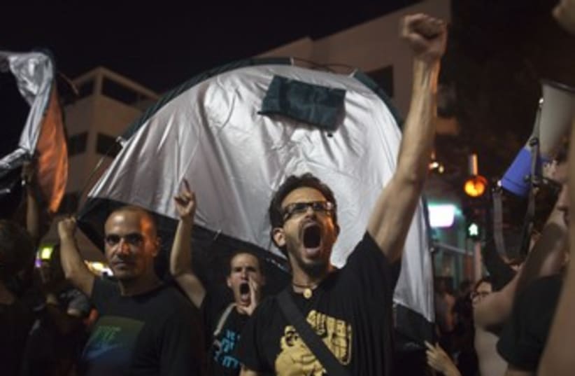 'Black Night' protesters in Tel Aviv 370 (R) (photo credit: NIR ELIAS / Reuters)