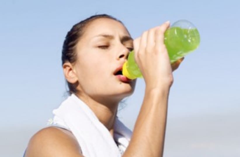 Woman drinks green sports drink 370 (photo credit: Thinkstock/Imagebank)