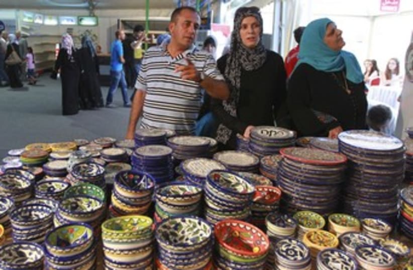 Palestinian pottery at the Industrial Exhibition (photo credit: REUTERS/Muhammad Hamed)
