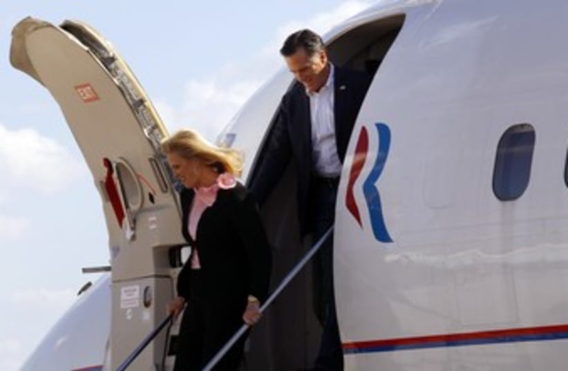 Mitt Romney steps off his campaign plane 370 (R) (photo credit: Brian Snyder / Reuters)