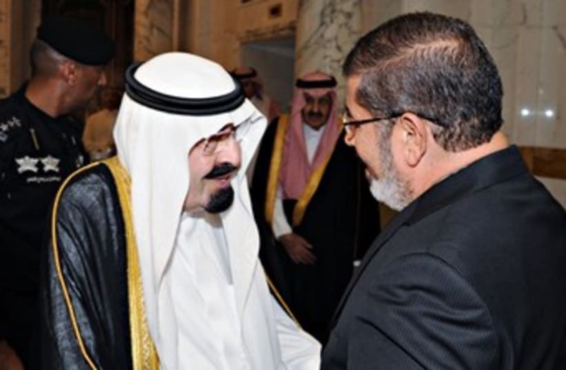 Saudi Arabia's Abdullah welcomes Egypt's Morsi (photo credit: reuters)