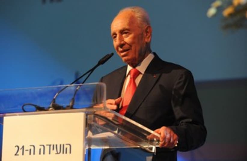 President Shimon Peres speak at Histadrut convention 370 (photo credit: Mark Neiman/GPO)