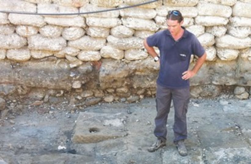 Ancient quay recently uncovered in Acre 370 (photo credit: Kobi Sharvit/Antiquities Authority)