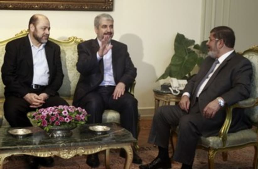 Khaled Mashaal meets Muhamed Mursi in Egypt (photo credit: REUTERS)