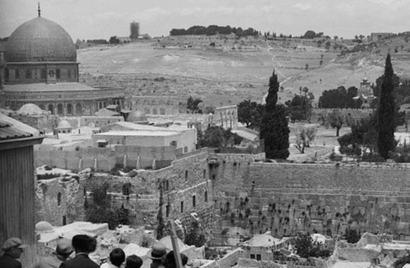 Western Wall 1929 (photo credit: library congress, american colony collection)