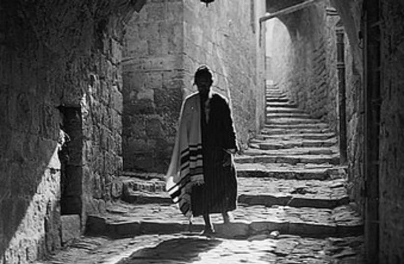 Jewish man in Old City (photo credit: American Colony-Jerusalem-Photo Dept.)