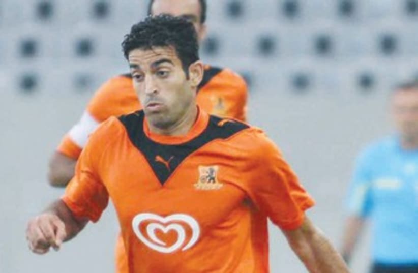 BNEI YEHUDA midfielder Shalev Menashe 370 (photo credit: Adi Avishai)