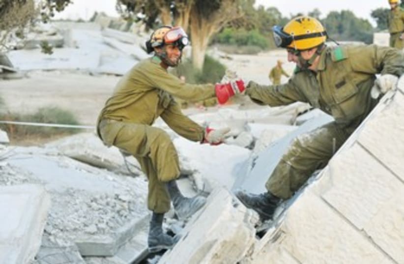 HOME FRONT troops conduct an earthquake drill 370 (photo credit: IDF Spokesman’s Office)